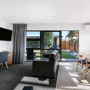 Cobblestone Court - Wenzel Tauranga